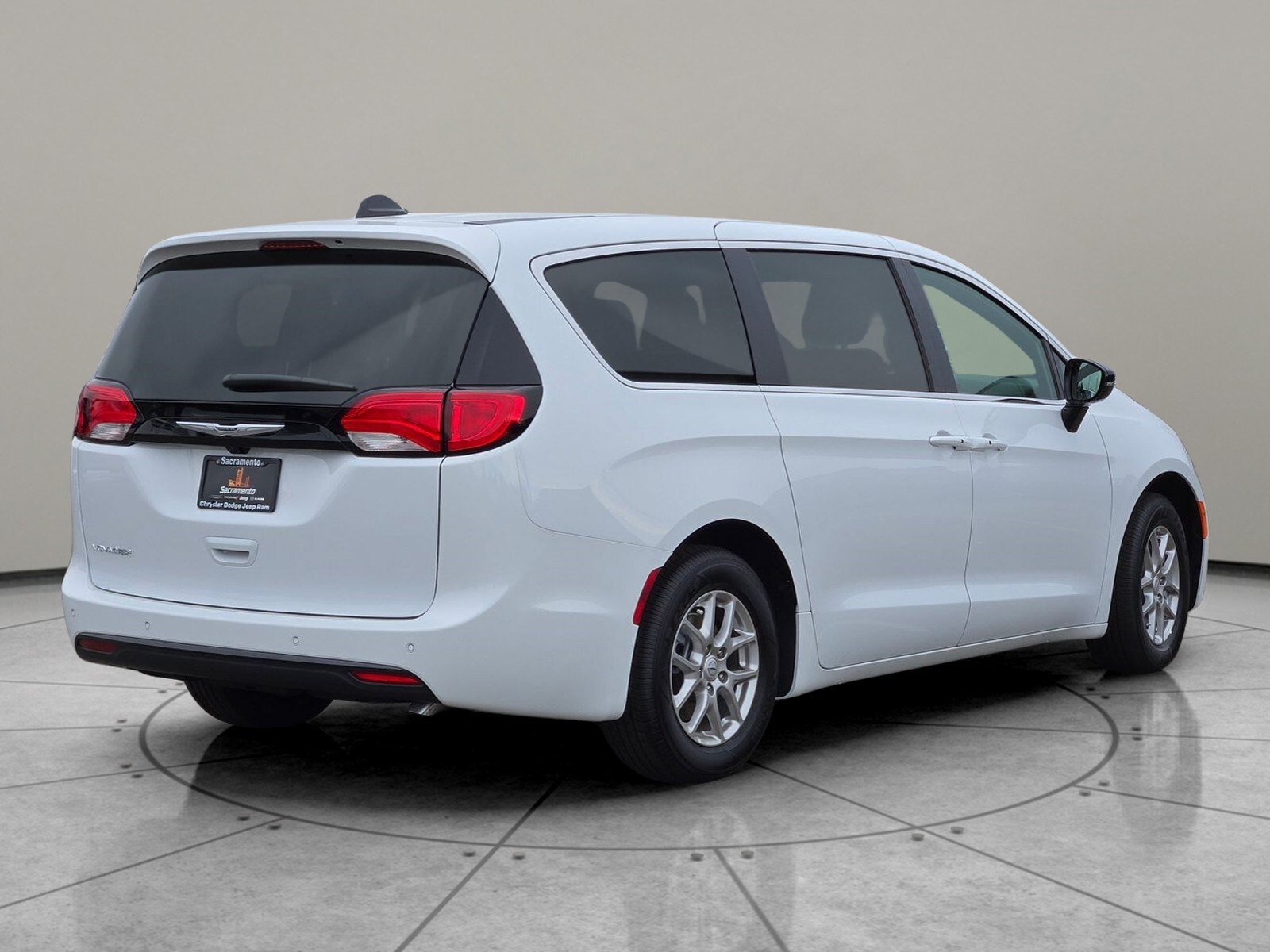 2025 Chrysler Voyager LX photo 4