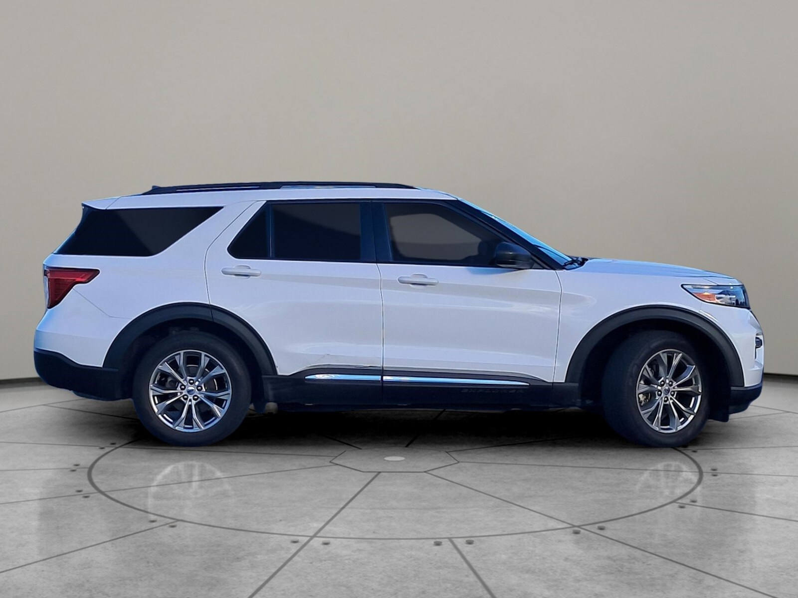 2021 Ford Explorer XLT photo 4
