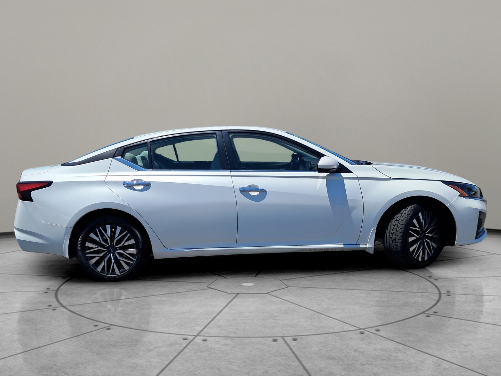 2023 Nissan Altima 2.5 SV photo 4