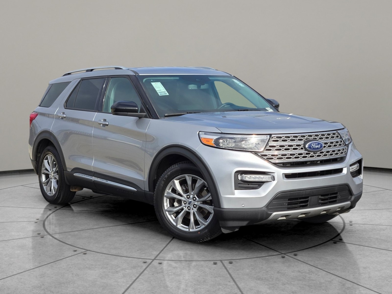 2023 Ford Explorer Limited's photo