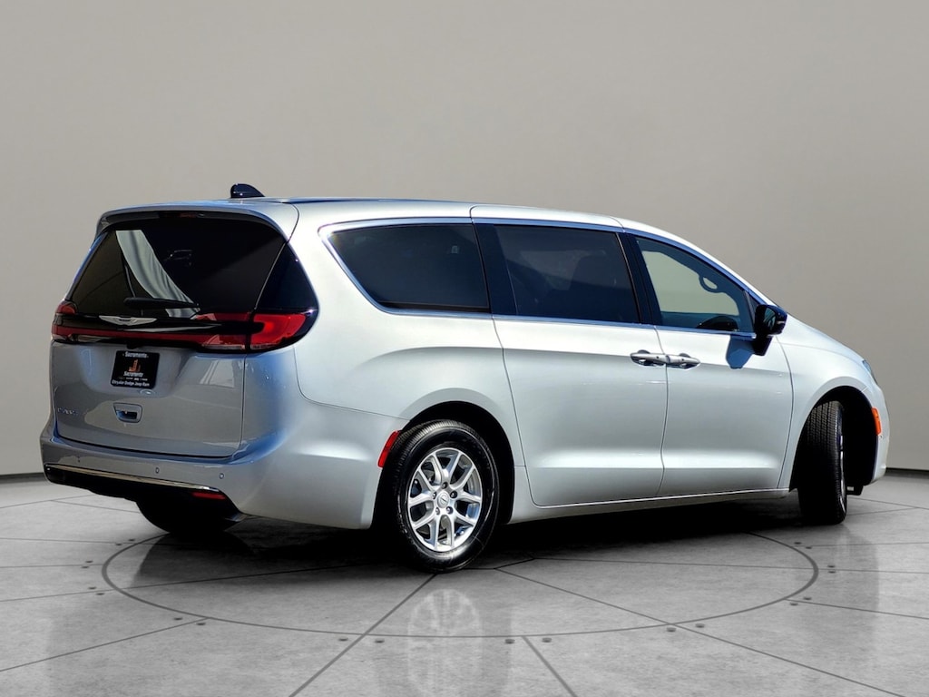 New 2026 Chrysler Pacifica SELECT Passenger Van