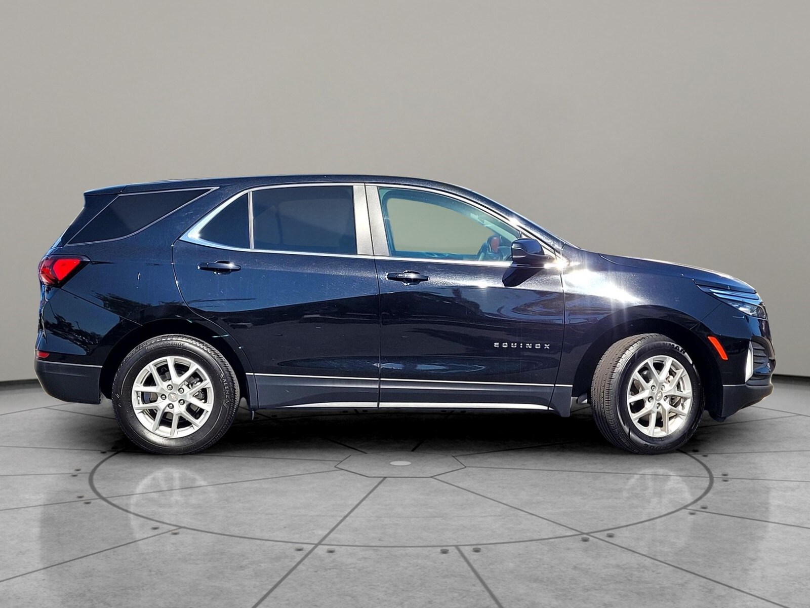 2023 Chevrolet Equinox LT photo 3