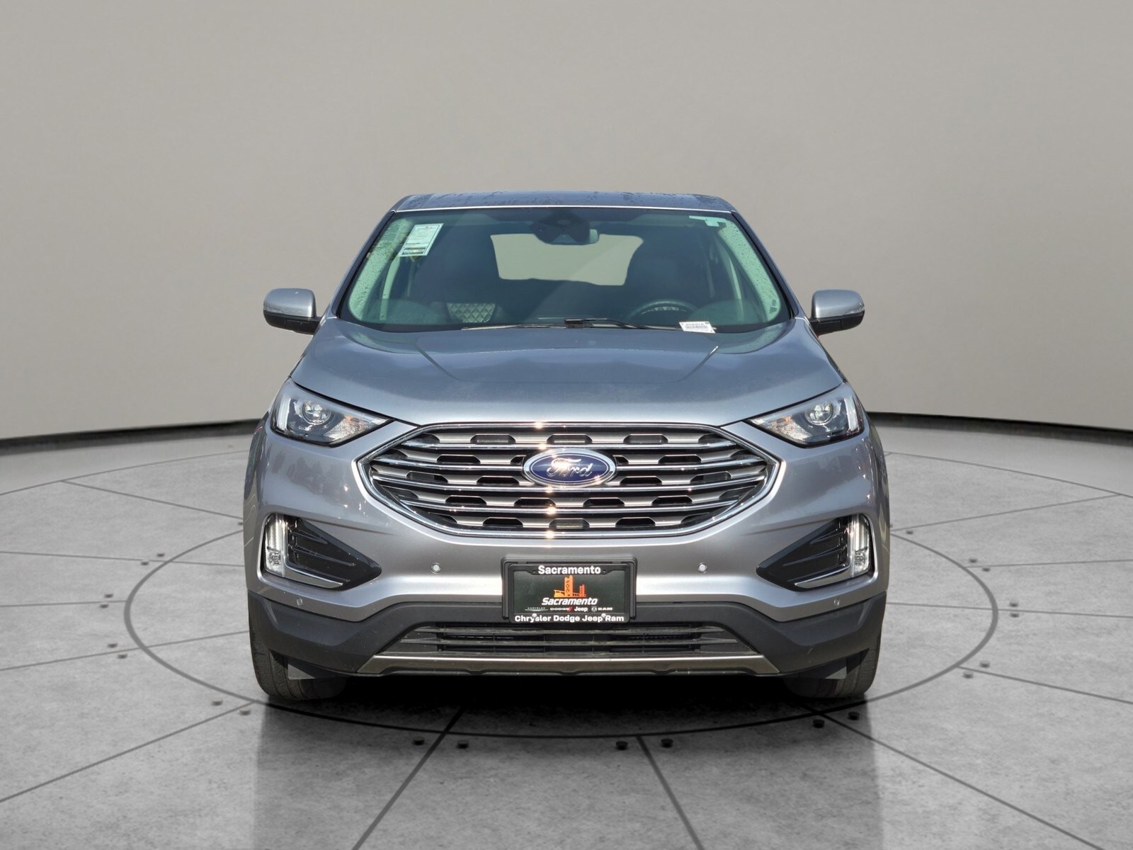 2024 Ford Edge Titanium photo 2