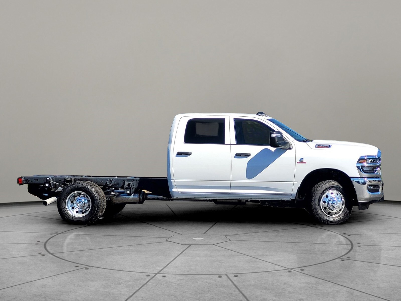 2025 Ram 3500 Tradesman photo 3
