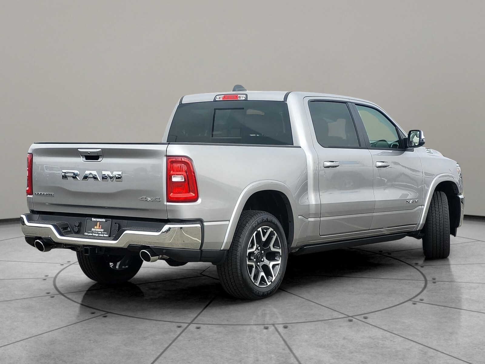 2025 Ram 1500 Laramie photo 3