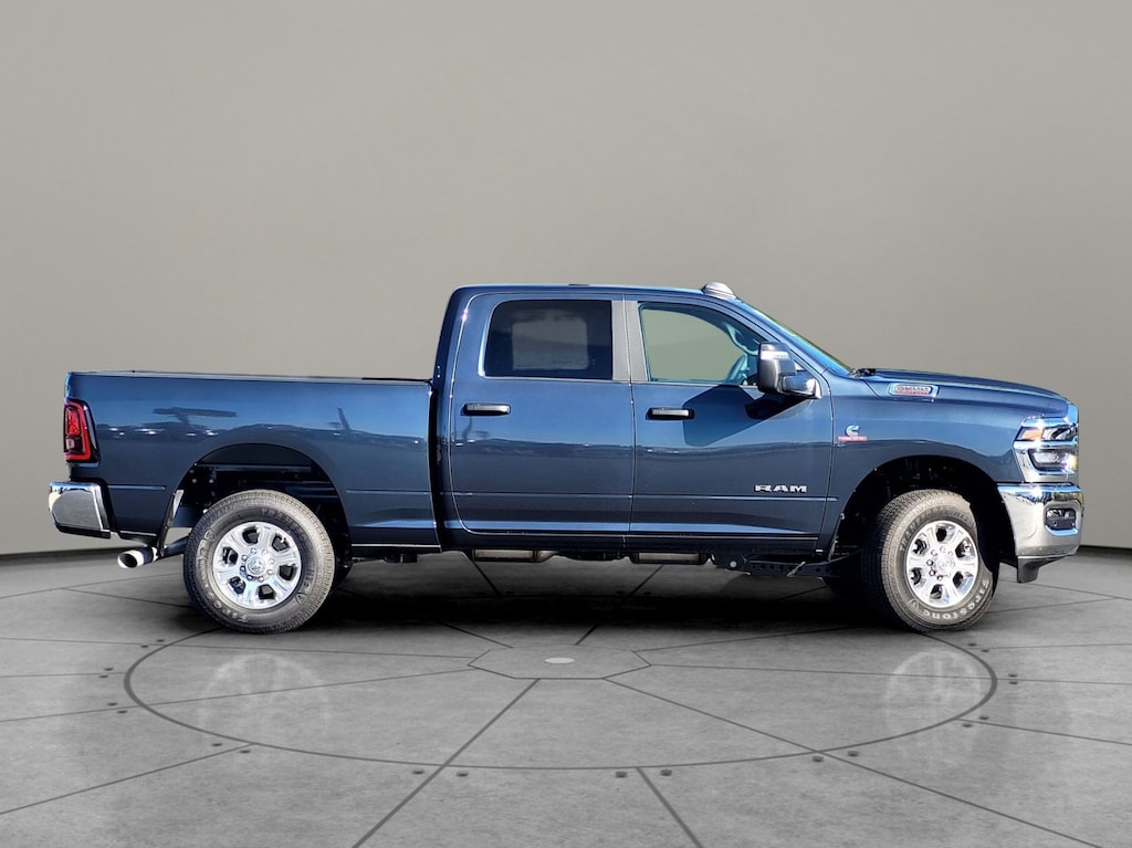 New 2025 Ram 2500 BIG HORN CREW CAB 4X4 6'4 BOX Pickup
