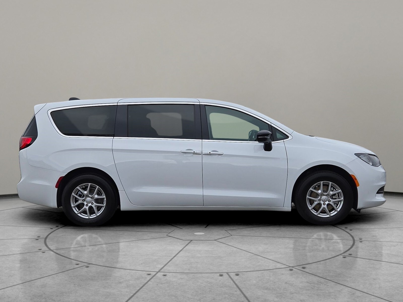 2026 Chrysler Voyager LX photo 3