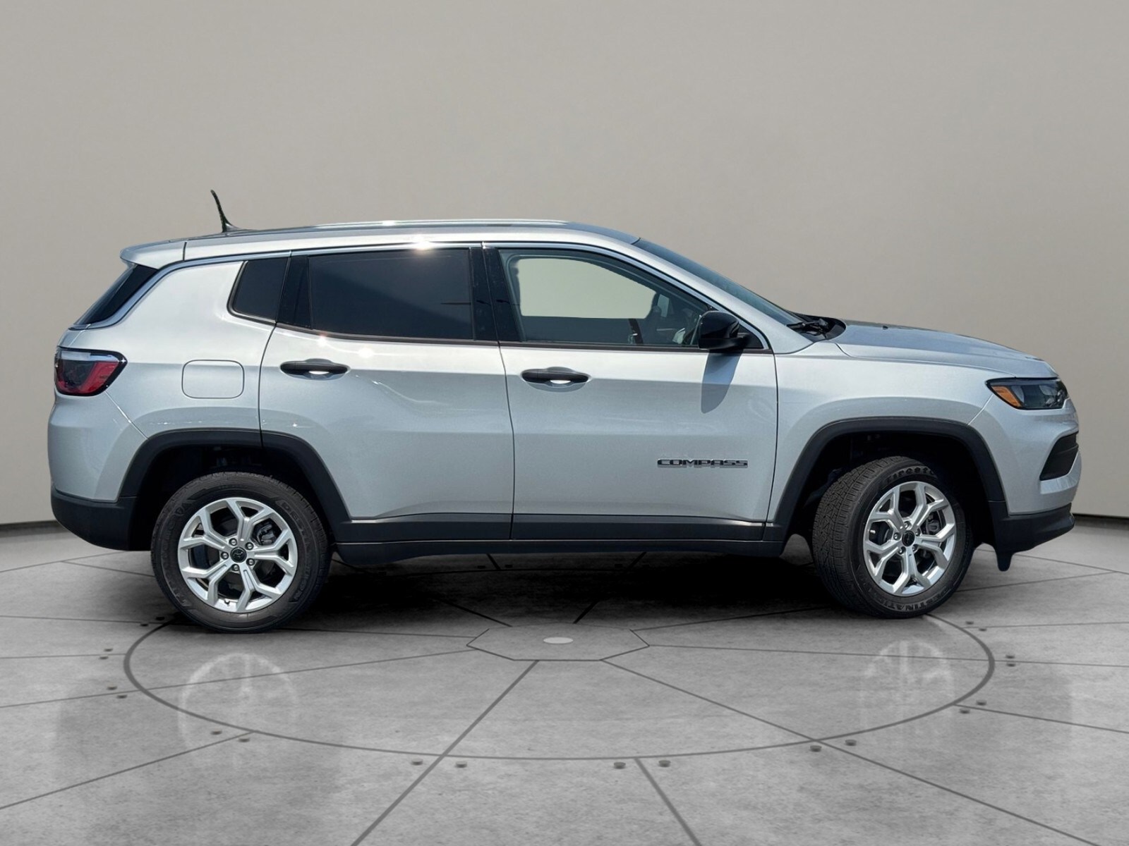 2025 Jeep Compass Sport photo 4