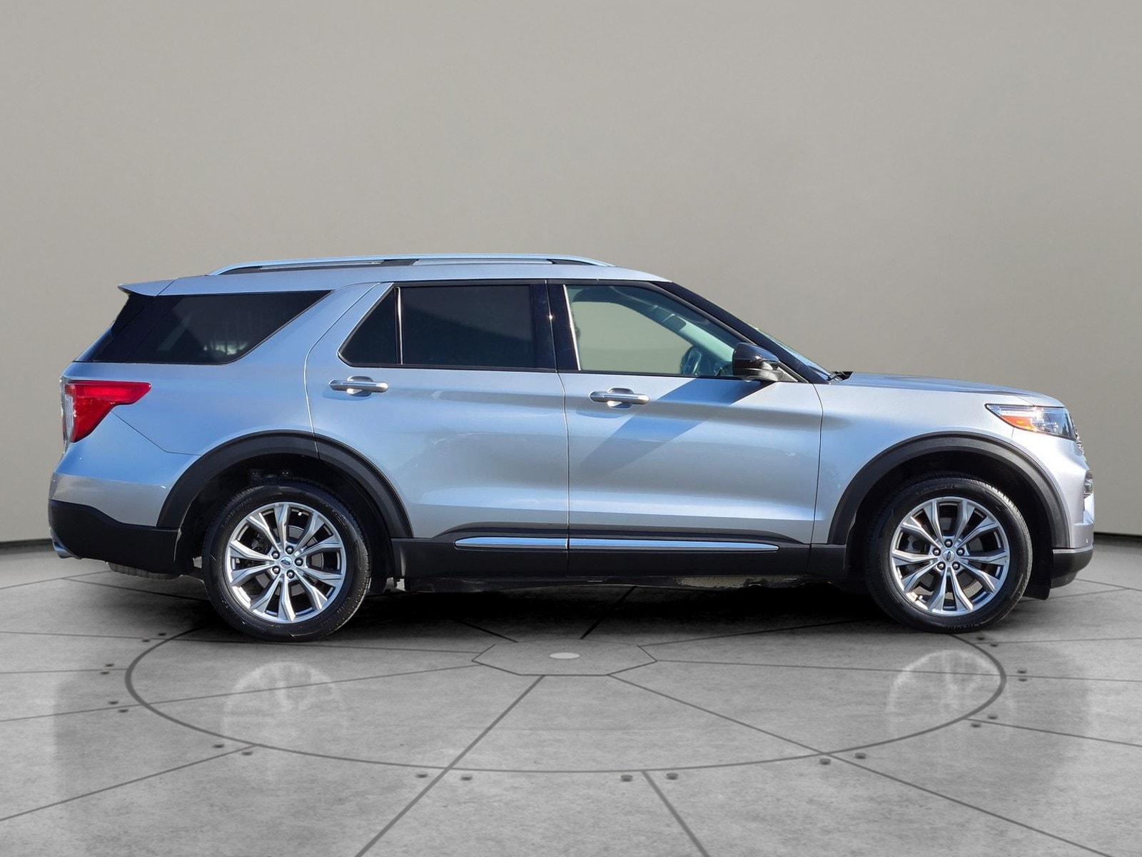 2023 Ford Explorer Limited photo 2