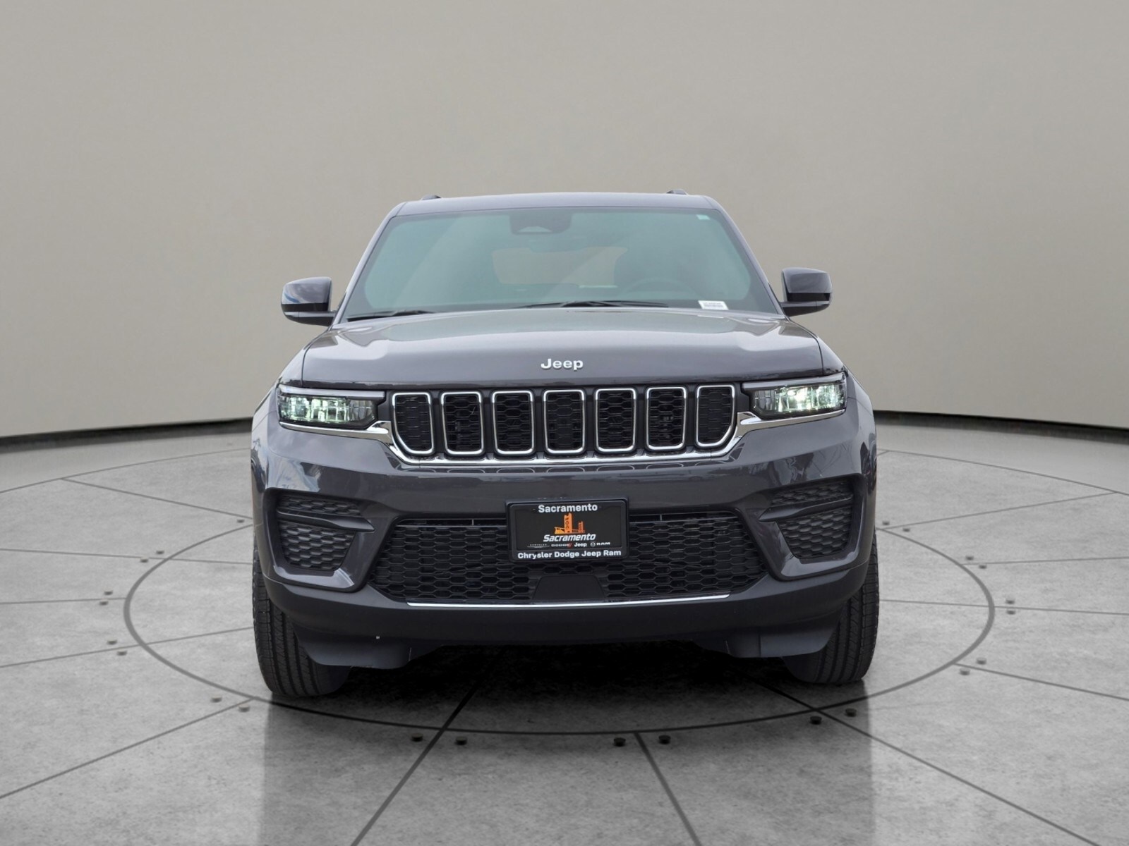 2025 Jeep Grand Cherokee Laredo Altitude photo 2