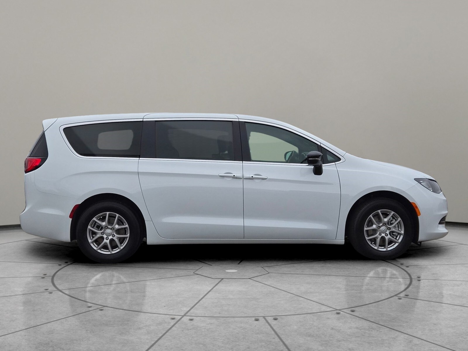 2025 Chrysler Voyager LX photo 3