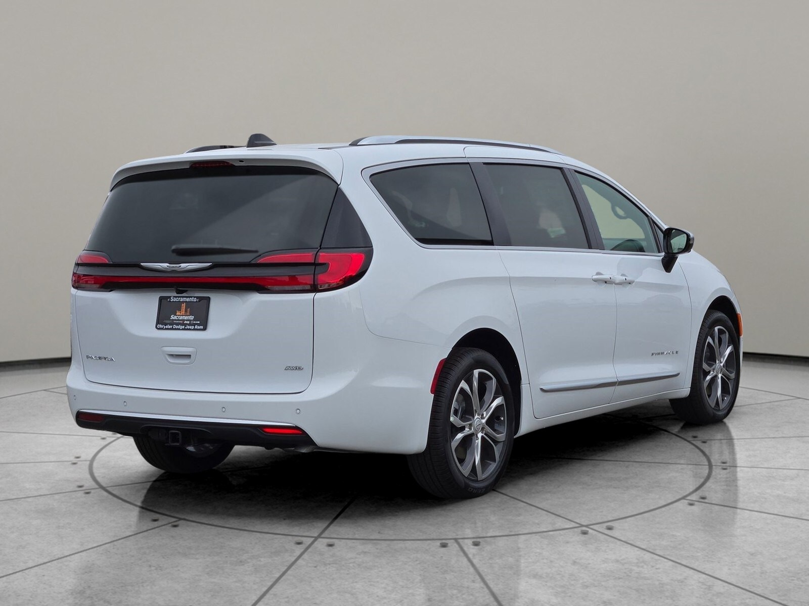 2026 Chrysler Pacifica Pinnacle photo 4