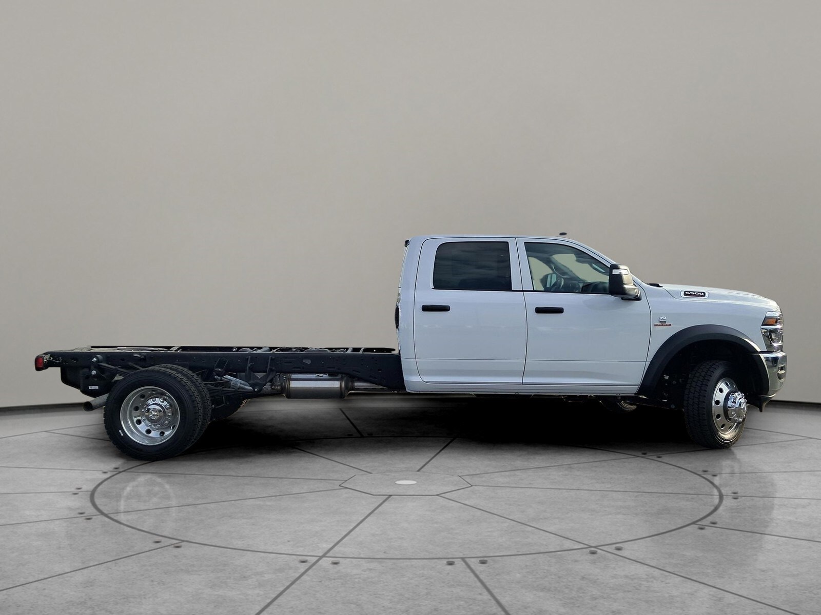 2025 Ram 5500 Tradesman photo 4