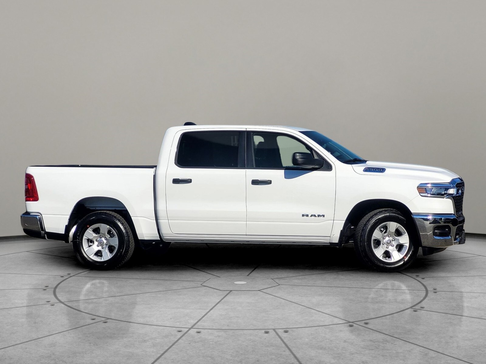 2025 Ram 1500 Tradesman photo 3