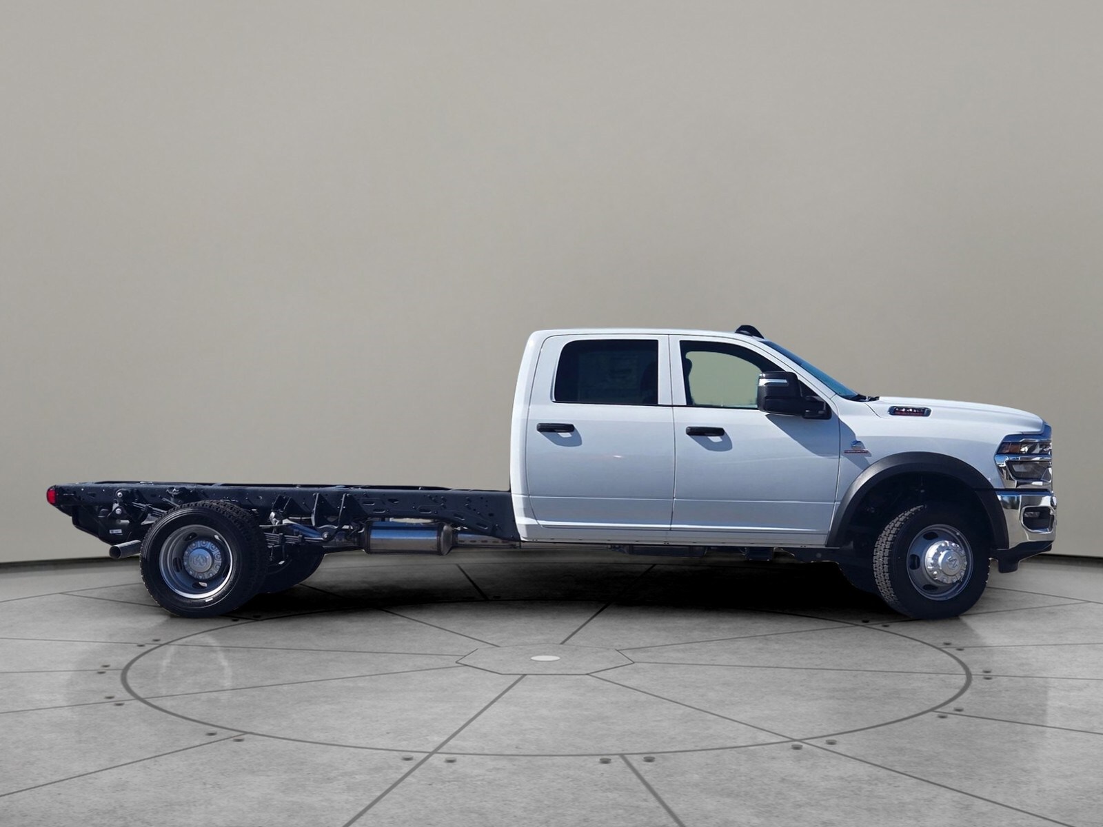 2025 Ram 5500 Tradesman photo 3