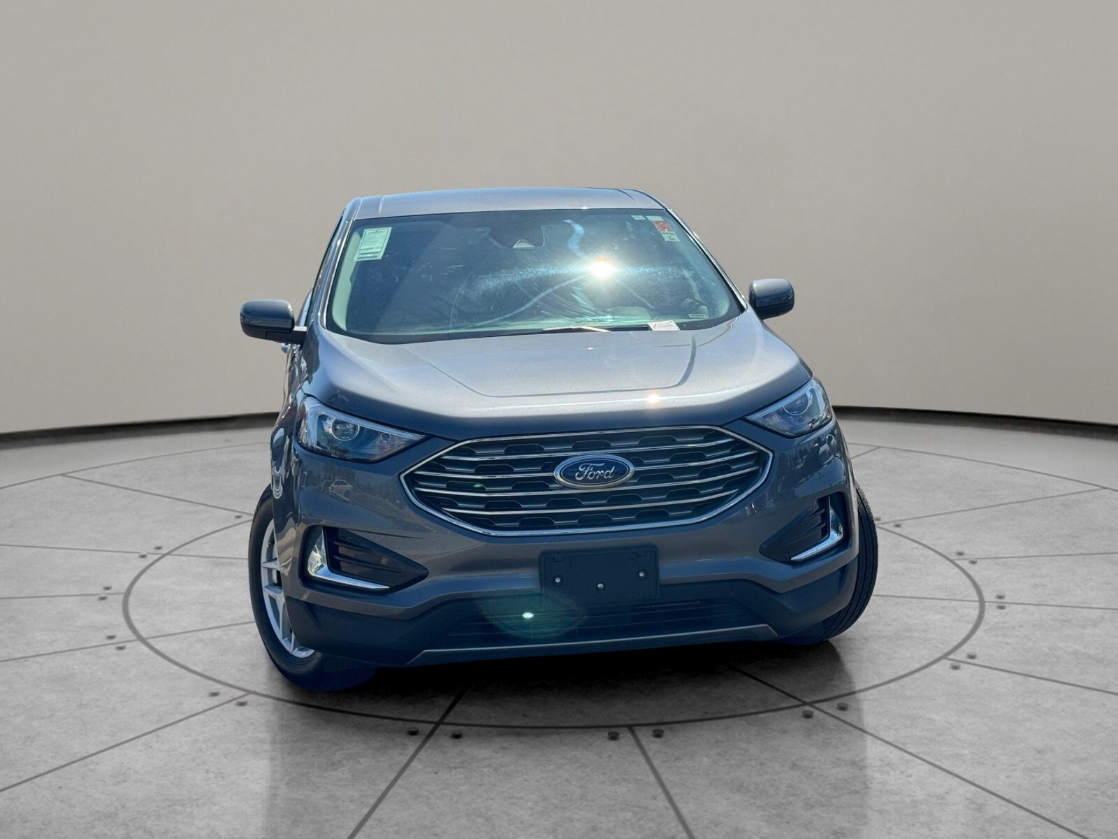 2022 Ford Edge SEL photo 2