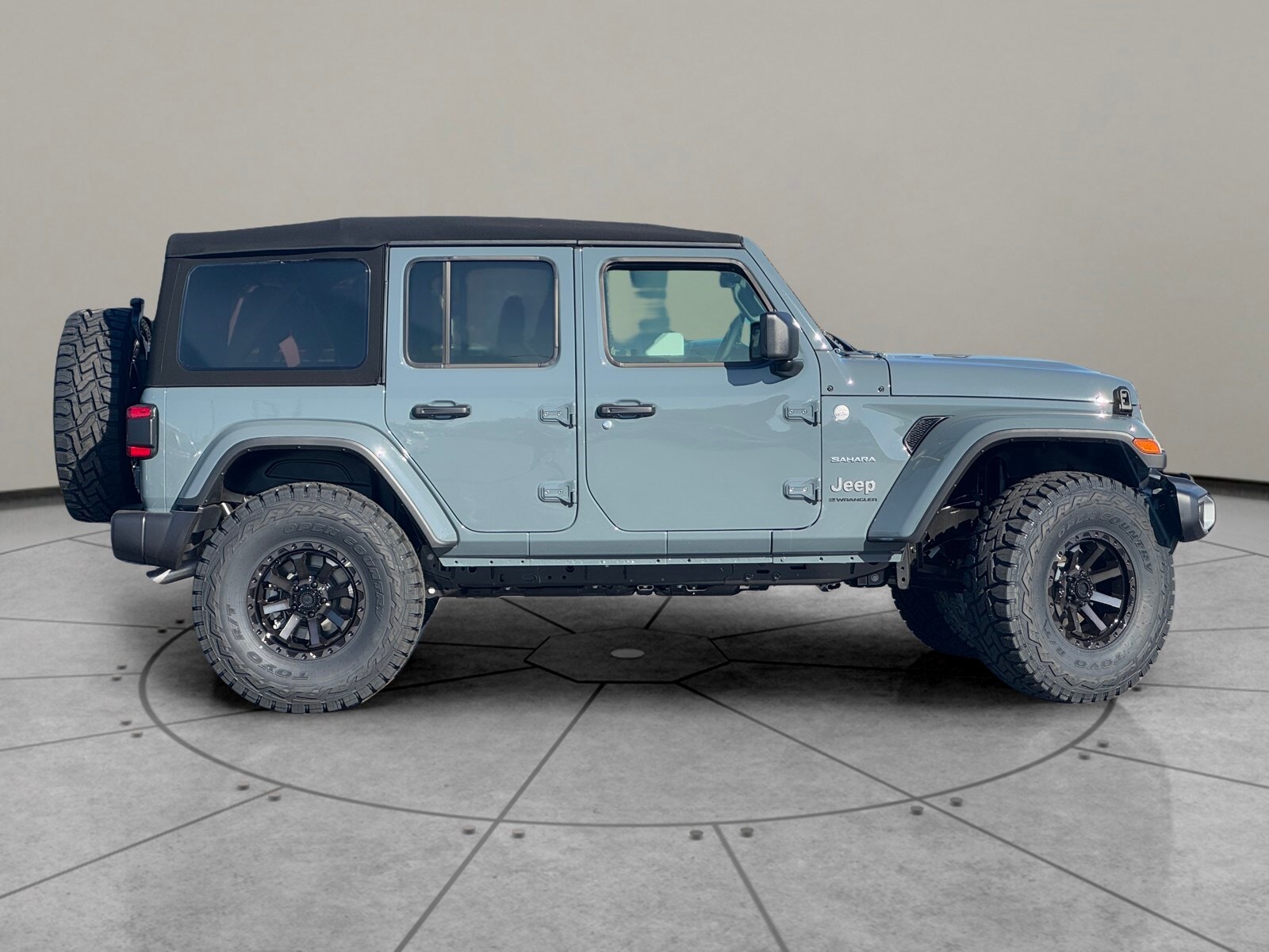 2024 Jeep Wrangler Sahara photo 4