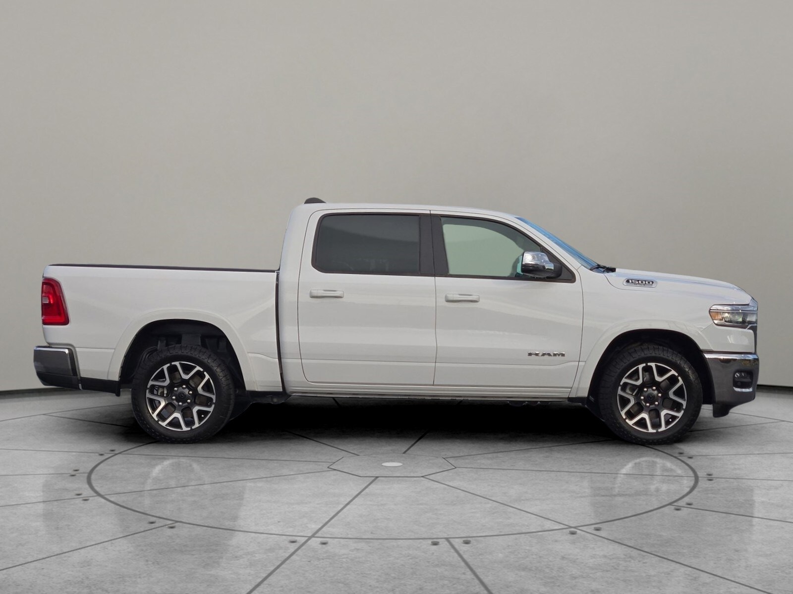 2025 Ram 1500 Laramie photo 3