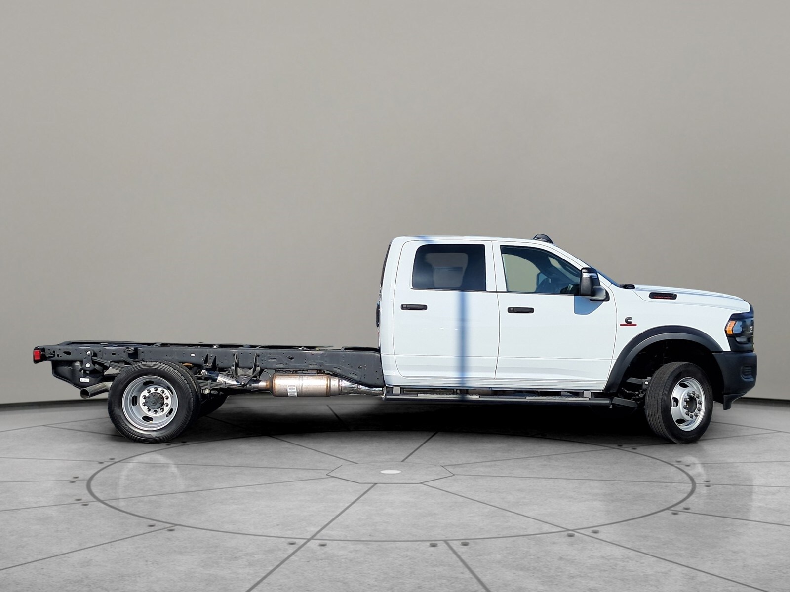 2024 Ram 5500 photo 4