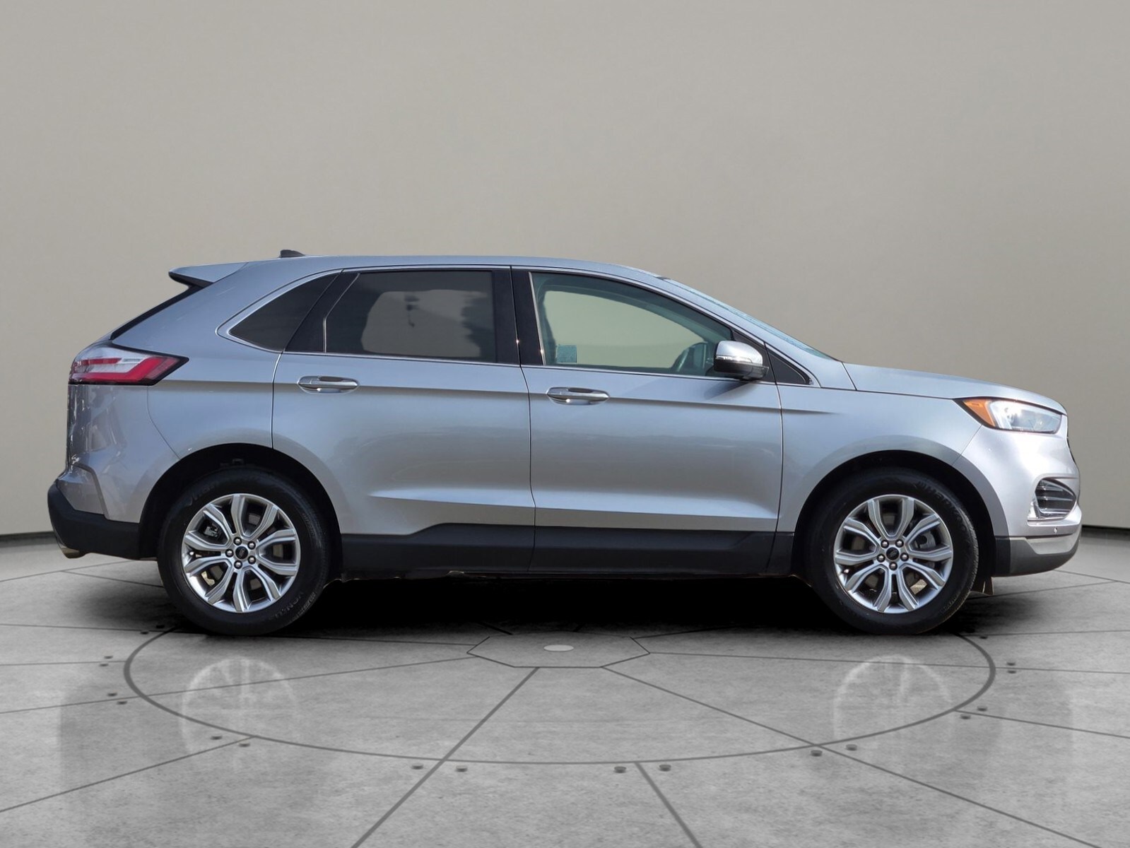 2024 Ford Edge Titanium photo 3