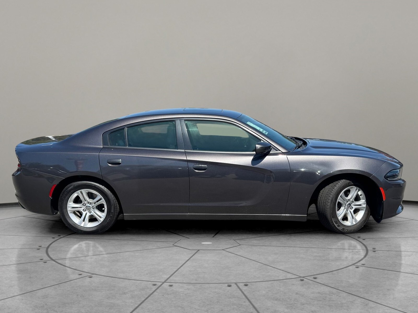 2021 Dodge Charger SXT photo 3