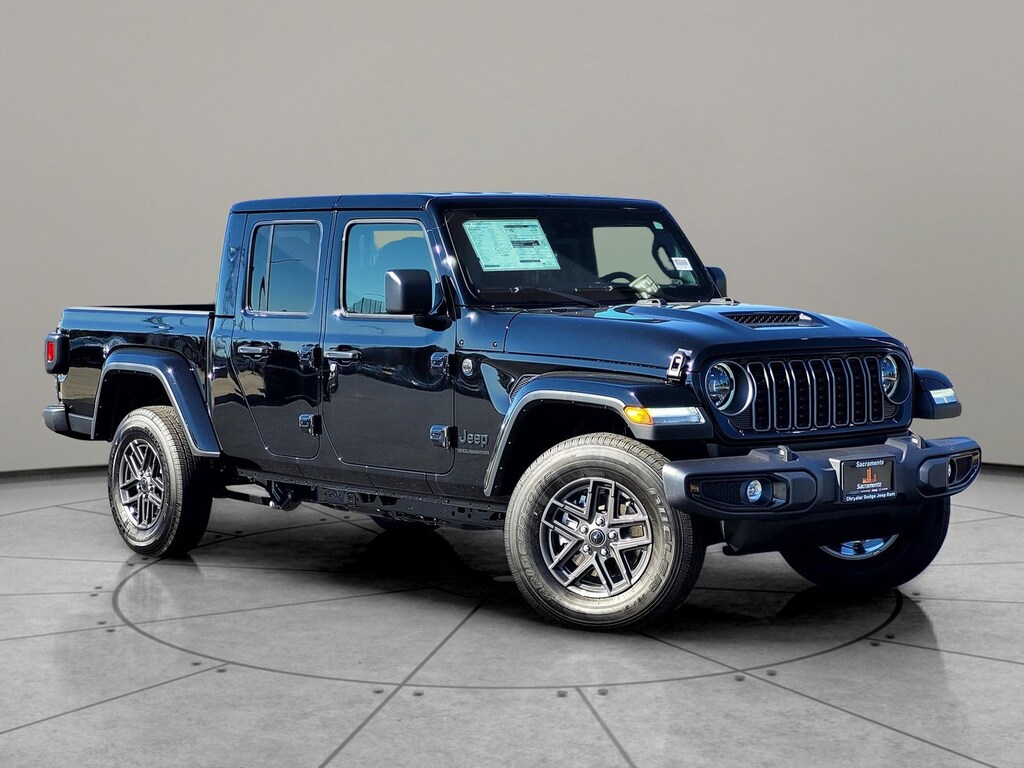 New 2025 Jeep Gladiator SPORT S 4X4 Pickup