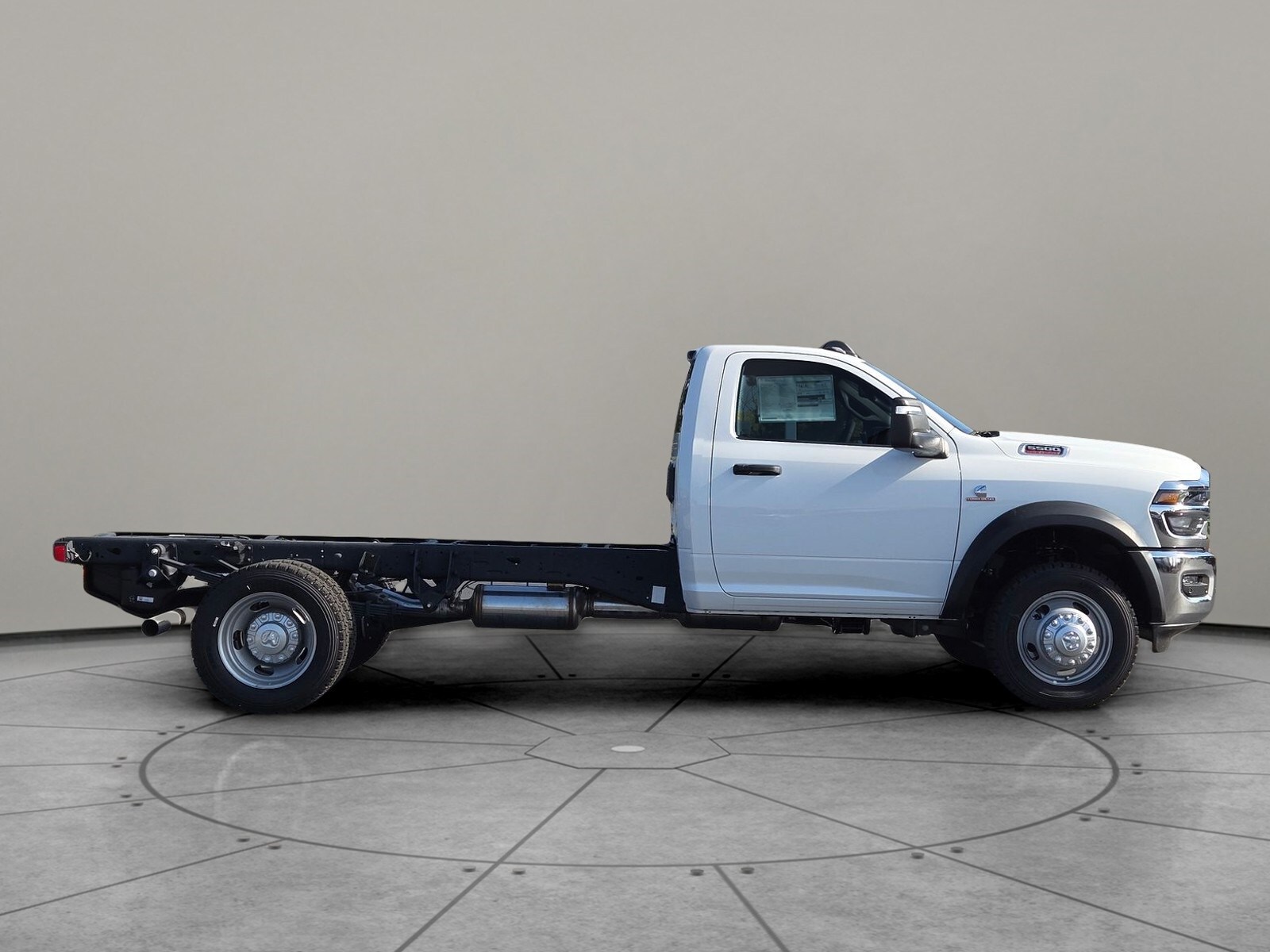 2025 Ram 5500 Tradesman photo 3