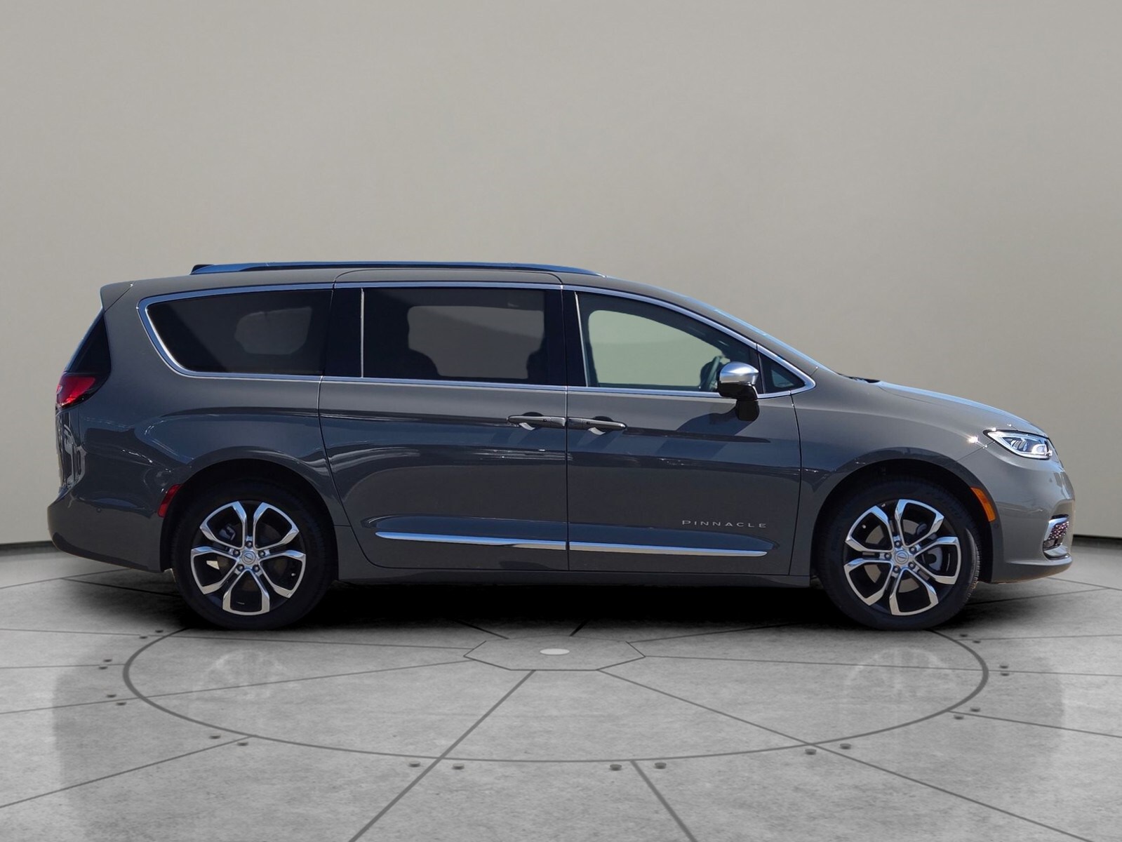 2025 Chrysler Pacifica Pinnacle photo 3