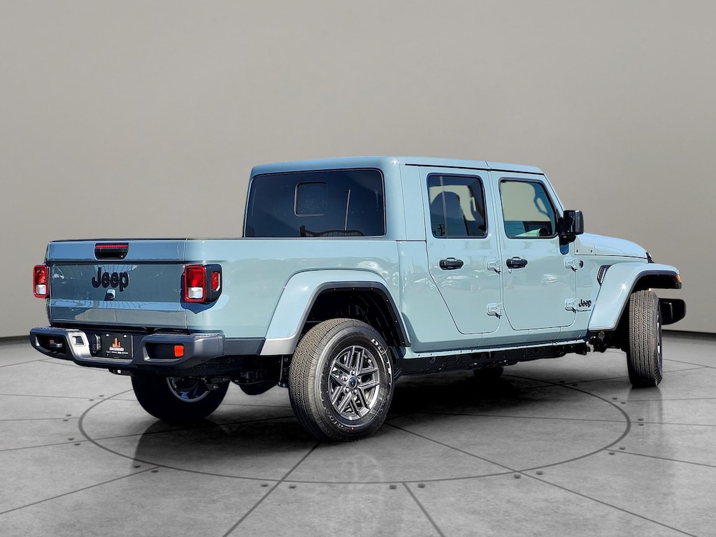 New 2025 Jeep Gladiator SPORT S 4X4 Pickup