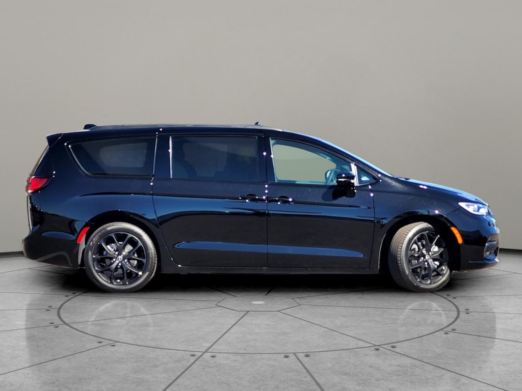 New 2026 Chrysler Pacifica LIMITED Passenger Van