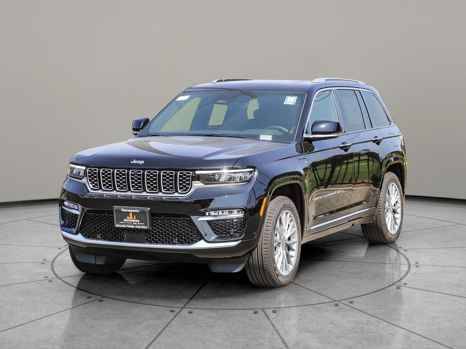 2023 Jeep Cherokee photo 2