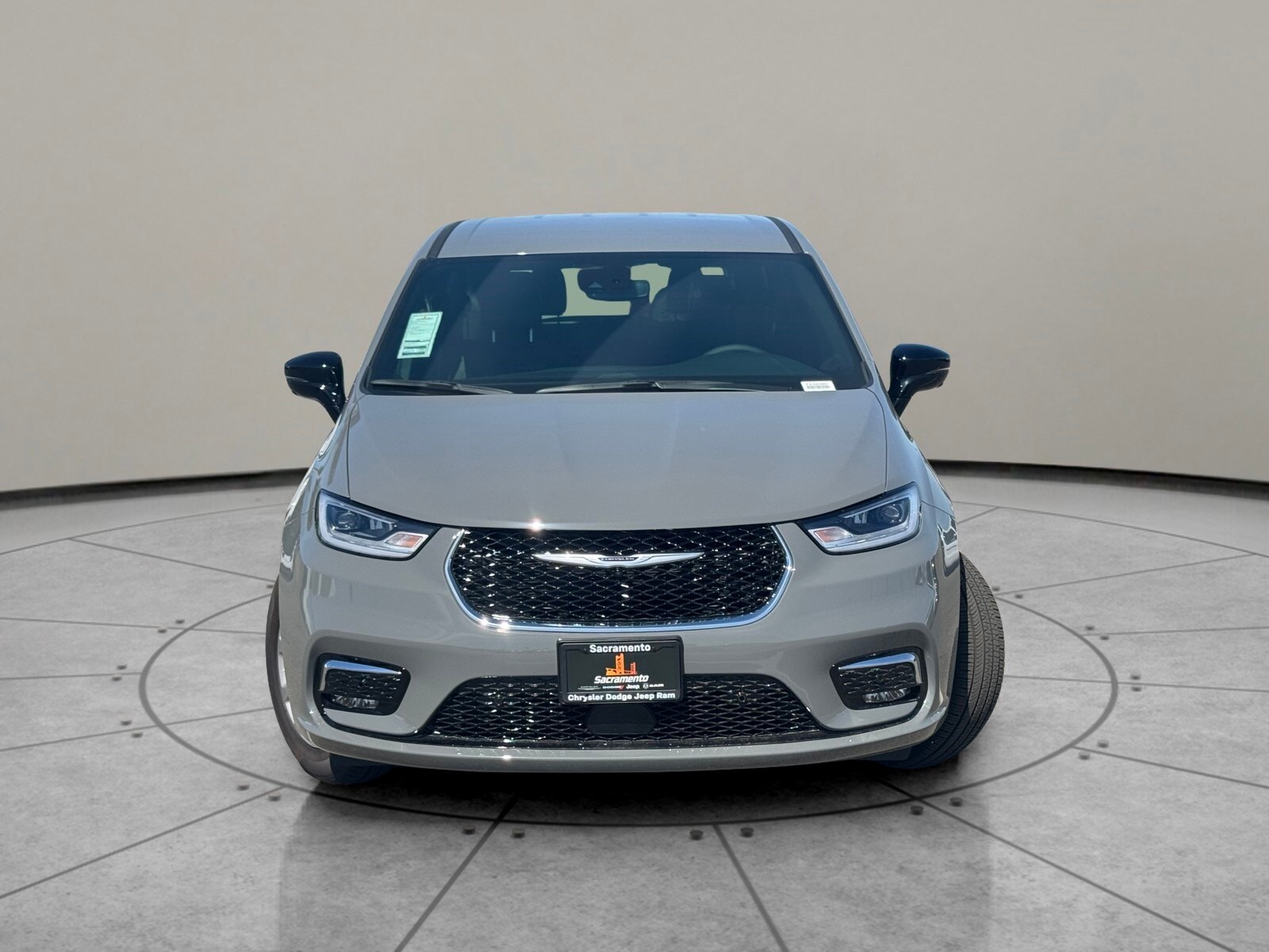 2025 Chrysler Pacifica photo 2