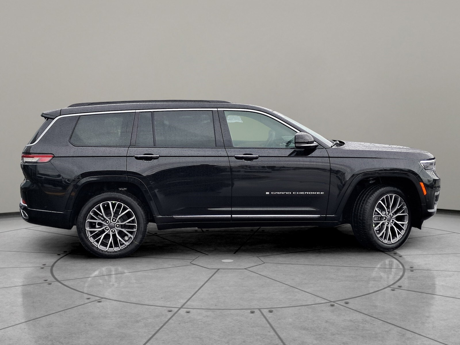 2025 Jeep Grand Cherokee L Summit photo 3