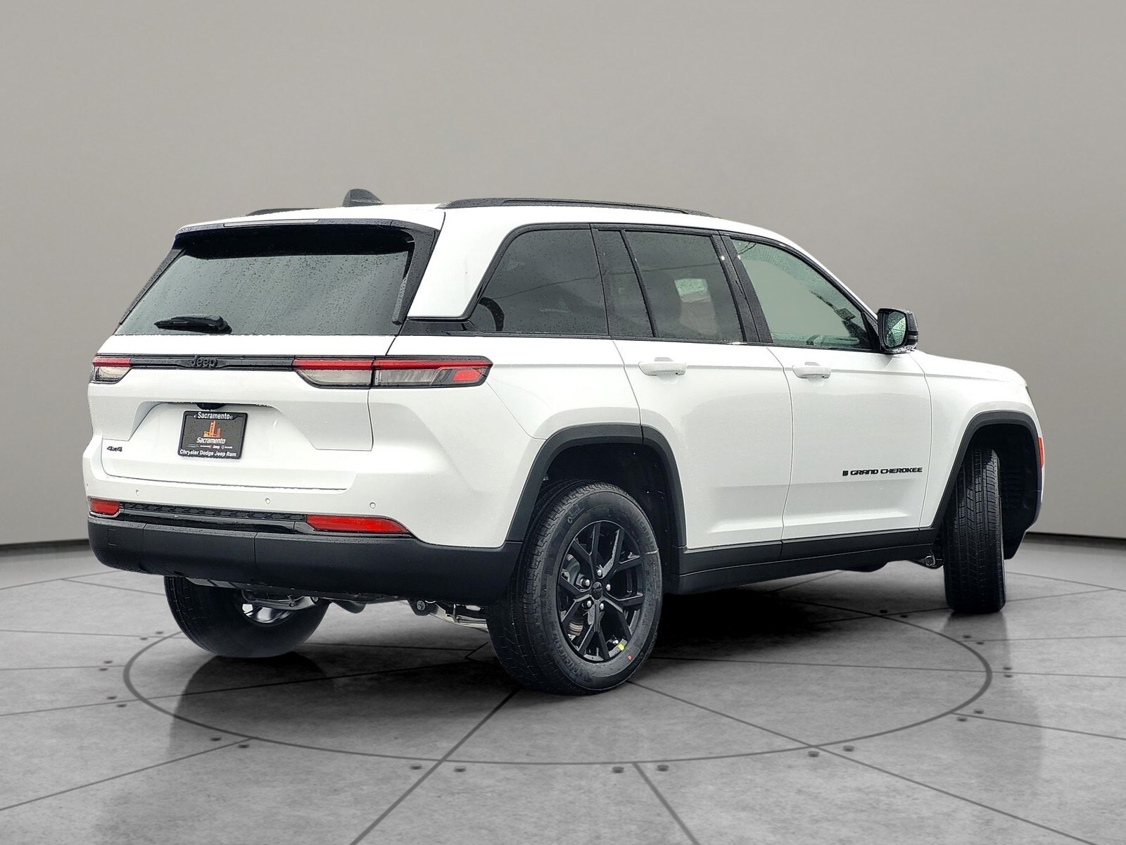2025 Jeep Grand Cherokee Altitude photo 3