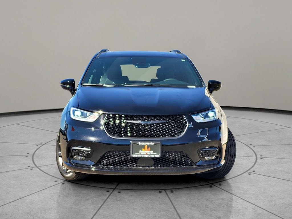 New 2026 Chrysler Pacifica LIMITED Passenger Van