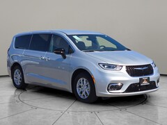 2026 Chrysler Pacifica SELECT Passenger Van