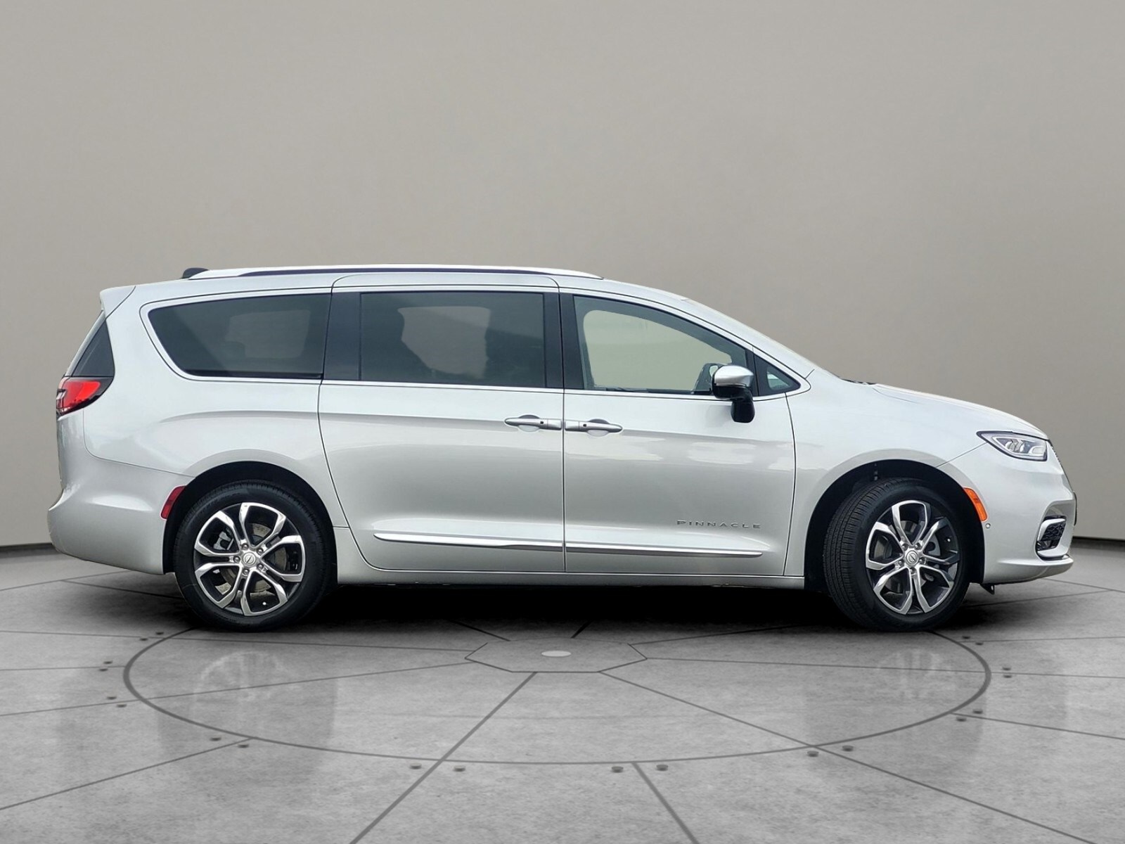 2026 Chrysler Pacifica Pinnacle photo 3