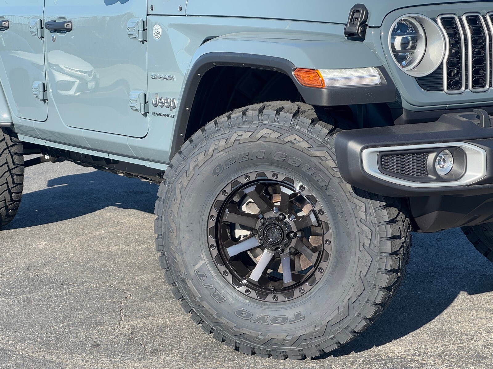 2024 Jeep Wrangler Sahara photo 3