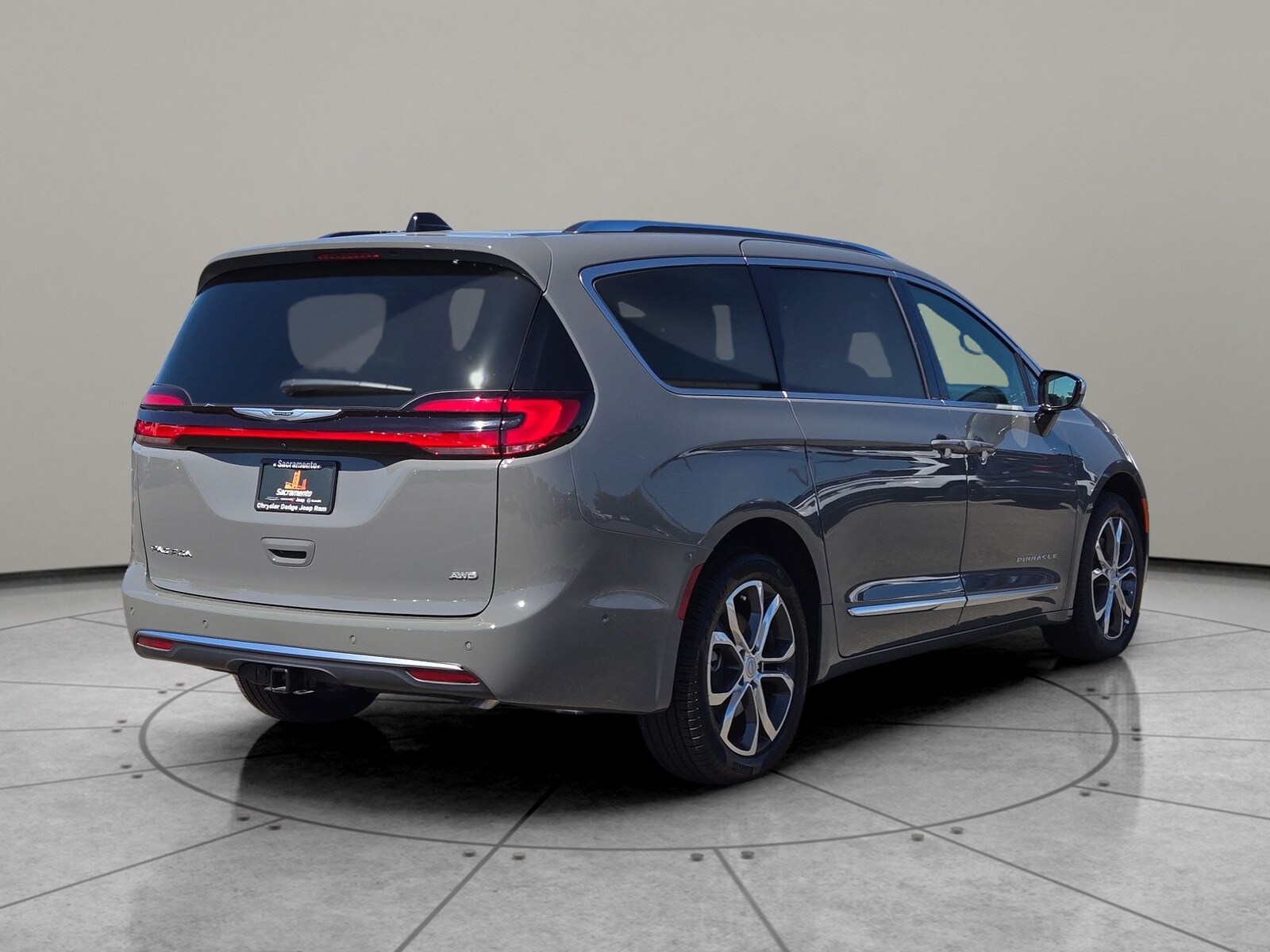 2025 Chrysler Pacifica Pinnacle photo 4