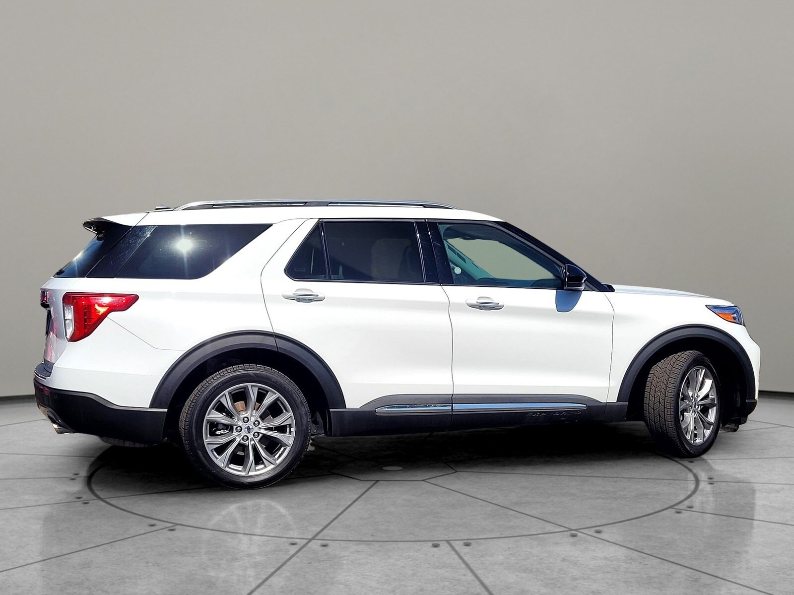 2023 Ford Explorer Limited photo 3