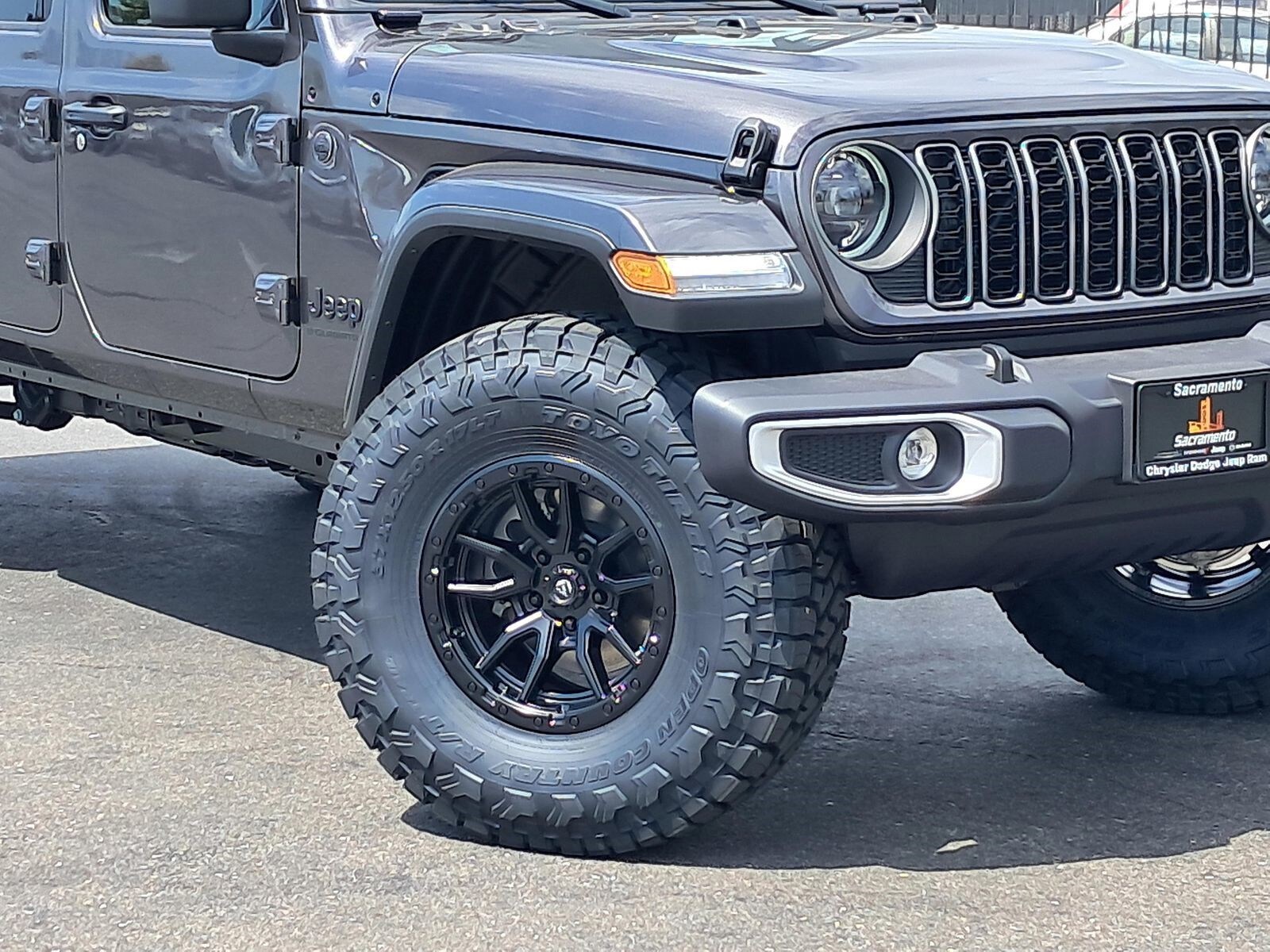 2025 Jeep Gladiator Sport S photo 3