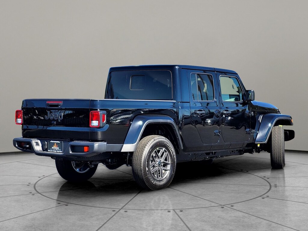 New 2025 Jeep Gladiator SPORT S 4X4 Pickup