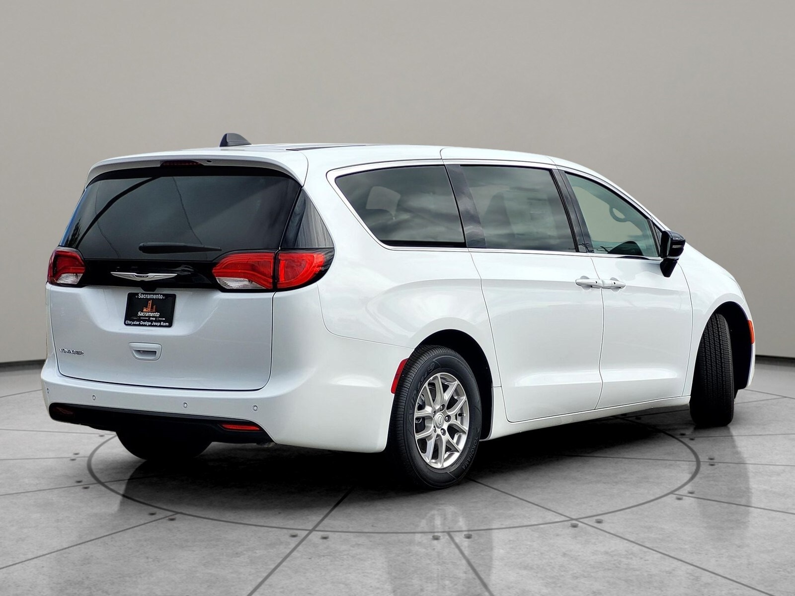 2025 Chrysler Voyager LX photo 4
