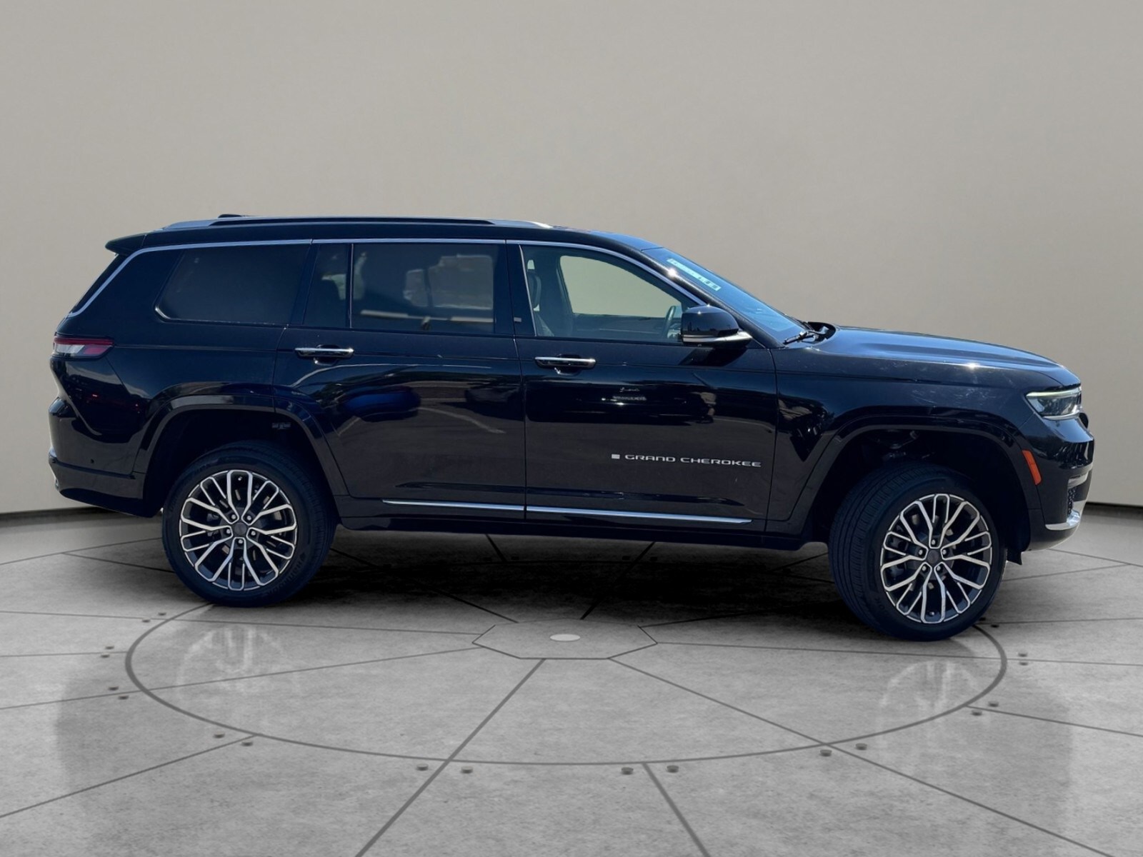2021 Jeep Grand Cherokee L Summit photo 2