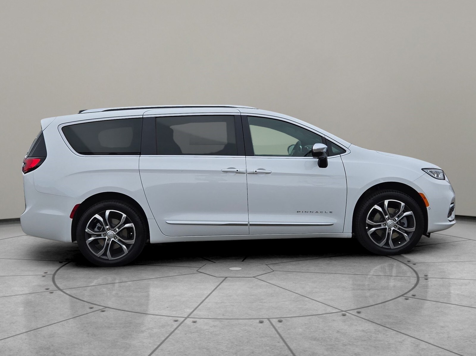 2026 Chrysler Pacifica Pinnacle photo 3