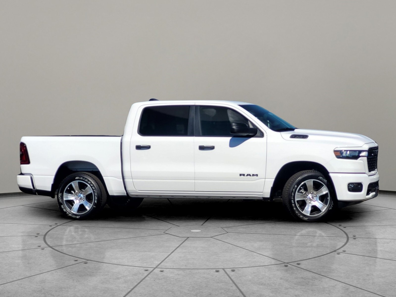 2025 Ram 1500 Tradesman photo 3