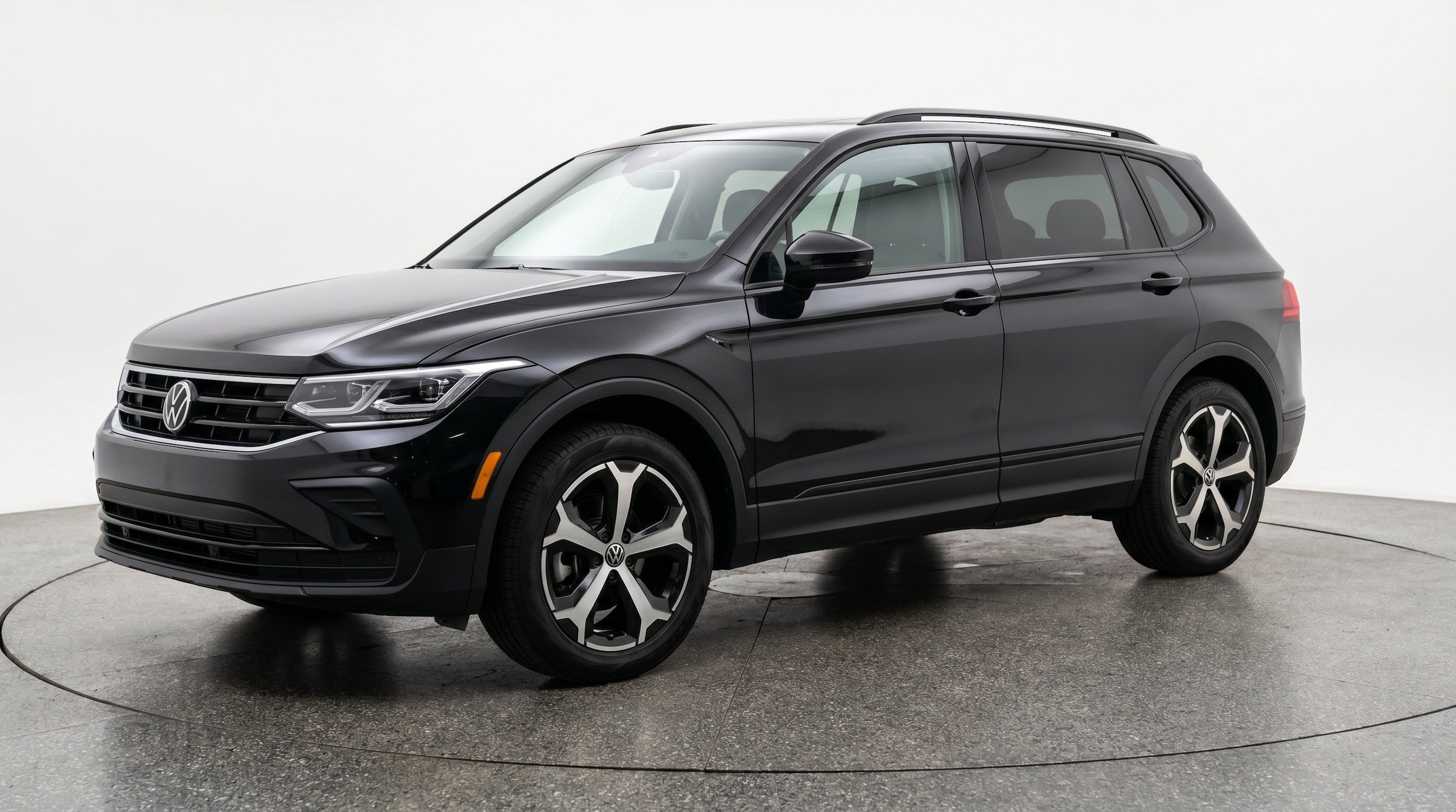 Thumbnail: 2026 Volkswagen Tiguan - 3