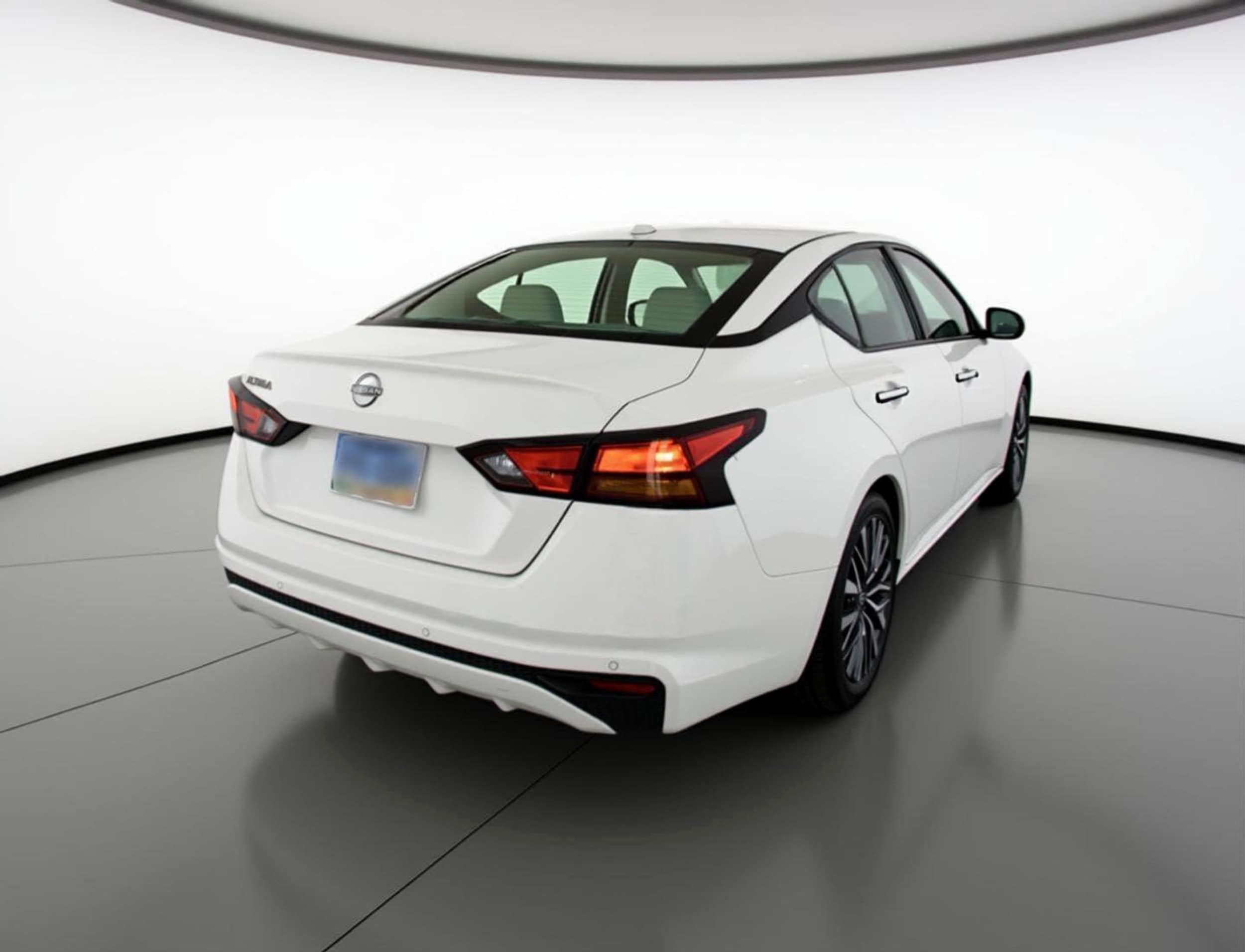 Thumbnail: 2025 Nissan Altima - 9