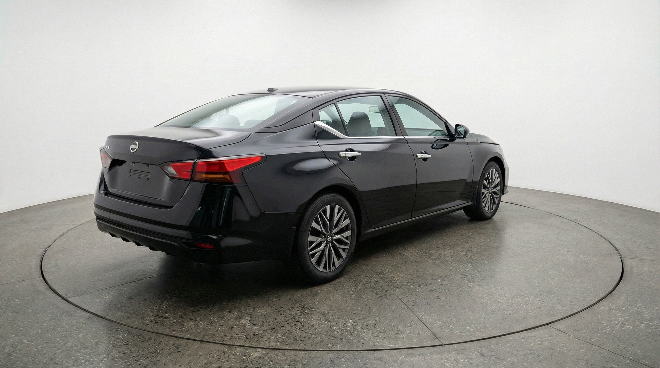Thumbnail: 2025 Nissan Altima - 9
