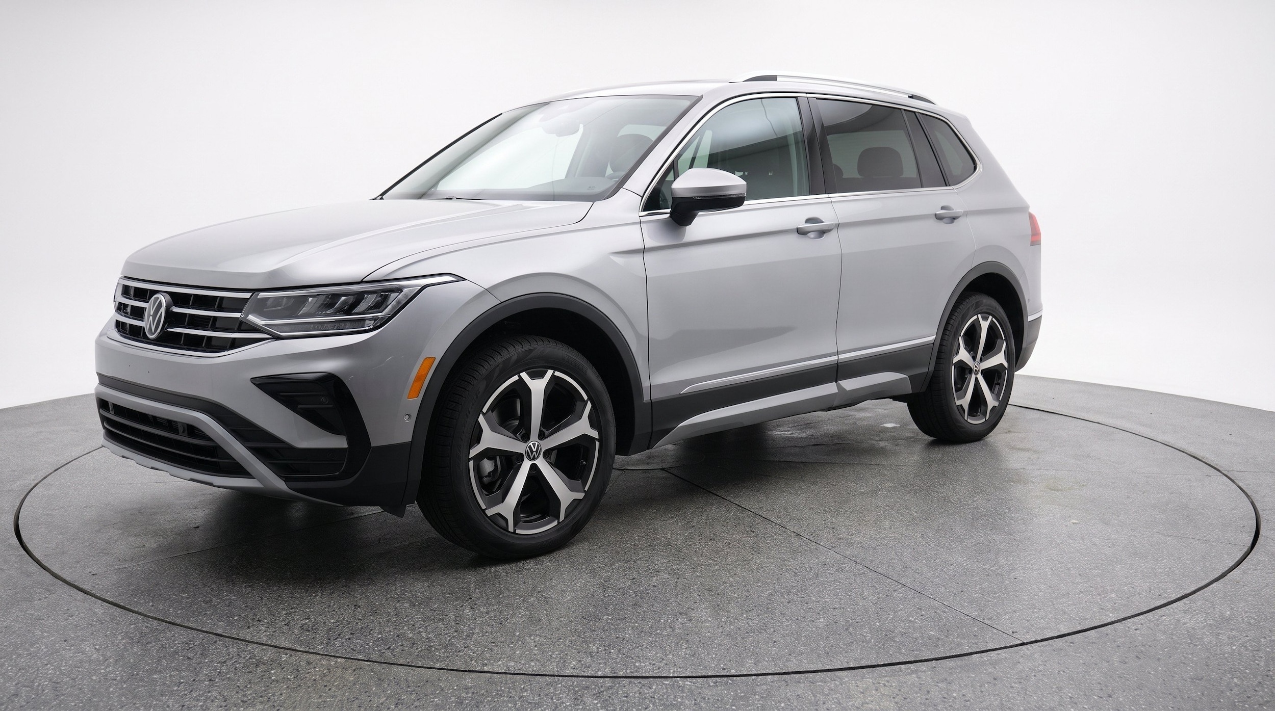 Thumbnail: 2026 Volkswagen Tiguan - 3